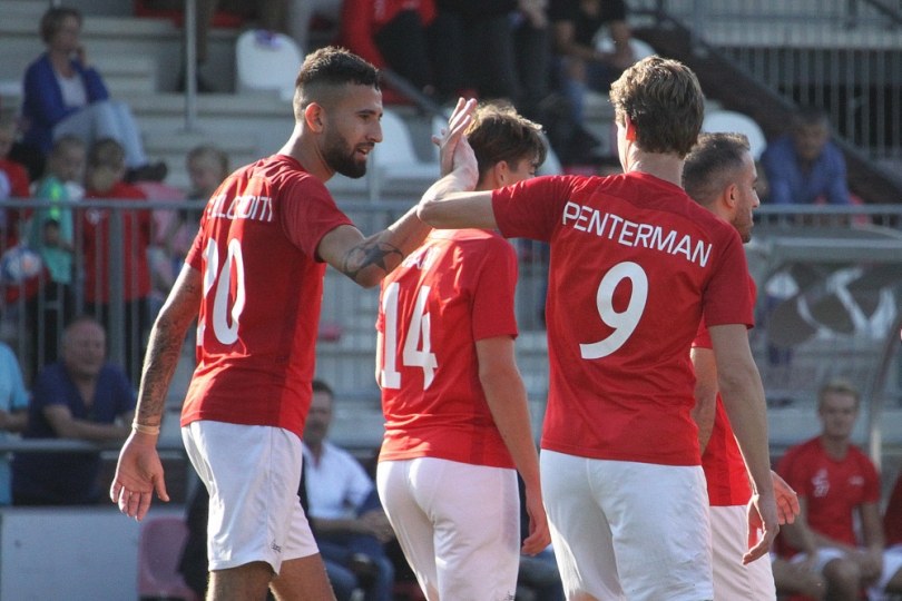 Foto bij Weekjournaal met JO13-1 en Boy Boeloerditi