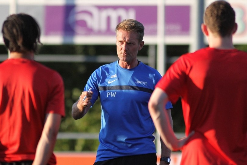 Foto bij Peter Wesselink ook volgend seizoen trainer bij Excelsior'31