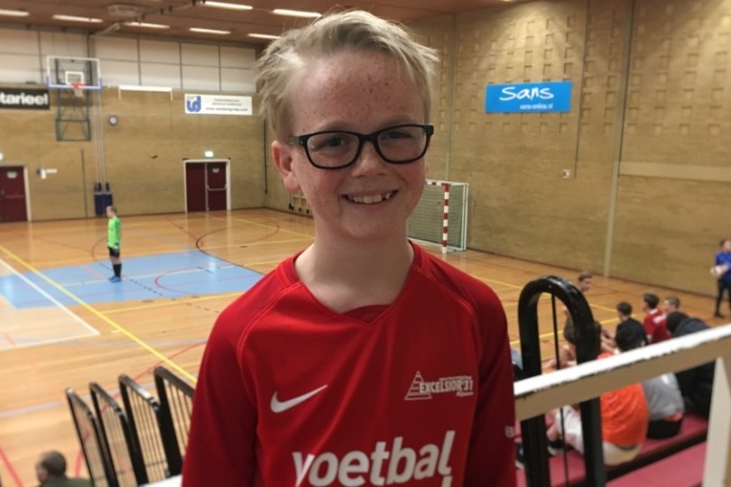 Foto bij Weekjournaal met Niels Zandvoort en reportage Zaalvoetbaltoernooi