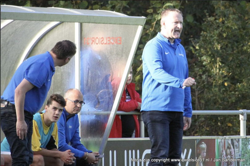 Foto bij Han Slots ook volgend seizoen trainer Excelsior'31 JO13-1