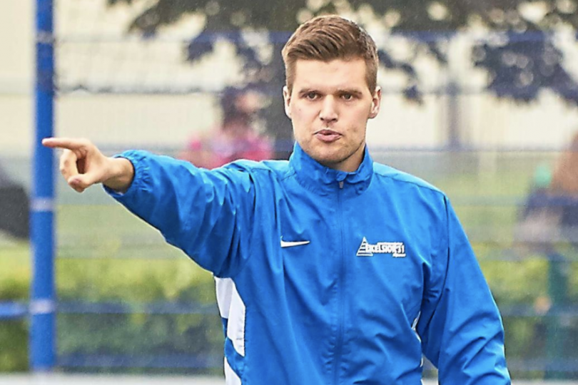 Foto bij Bernd Bove, Niek van Pijkeren en Marcel Lankamp ook komend seizoen jeugdtrainer bij Excelsior'31