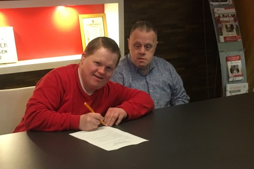 Foto bij Contract Ryan Eertink (en zaakwaarnemer Jan Veneklaas) met een seizoen verlengd