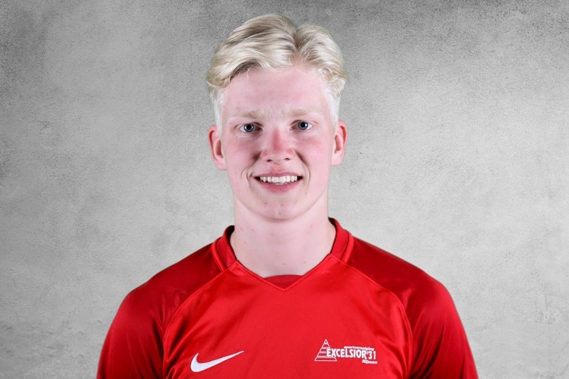 Foto bij Jamarro Diks van csv Apeldoorn naar Excelsior'31, Gerald Pas verlengt contract