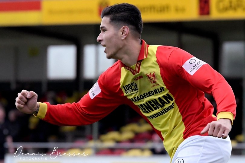 Foto bij Jamarro Diks van csv Apeldoorn naar Excelsior'31, Gerald Pas verlengt contract