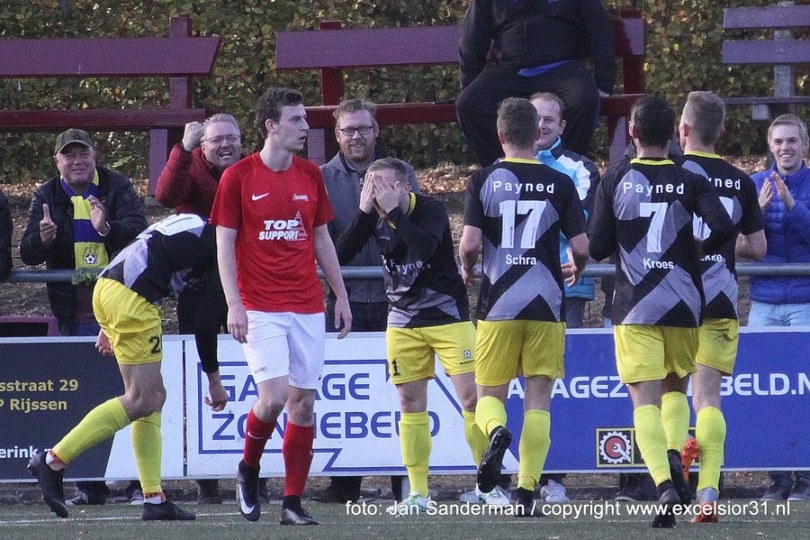 Foto bij Excelsior'31 verliest topper van effectiever Staphorst (0-2)