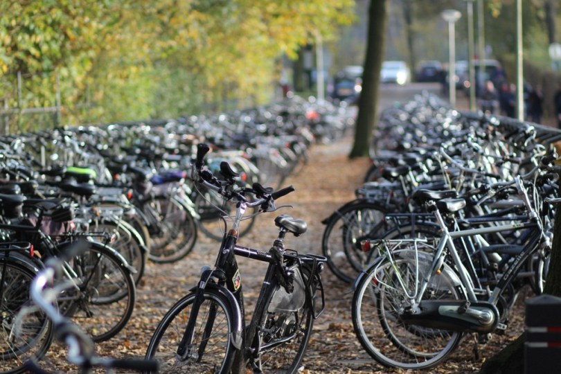 Foto bij Fietsen in het fietsenrek plaatsen a.u.b.