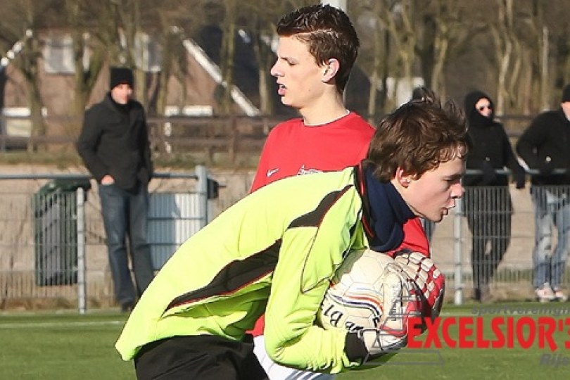Foto bij Excelsior'31 B1 op inzet van de mat geblazen bij Den Ham (5-0)