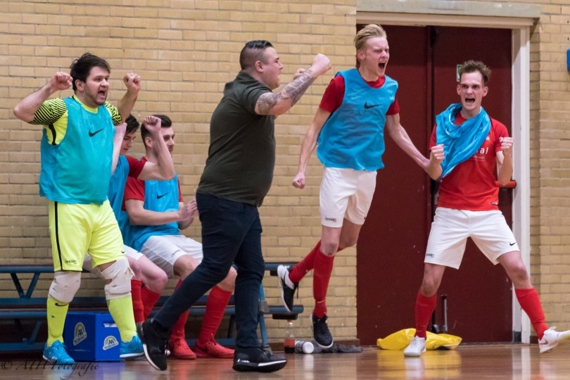 Foto bij Weekjournaal met o.a. zaalvoetbal en nieuwe ballencontainers voor de club
