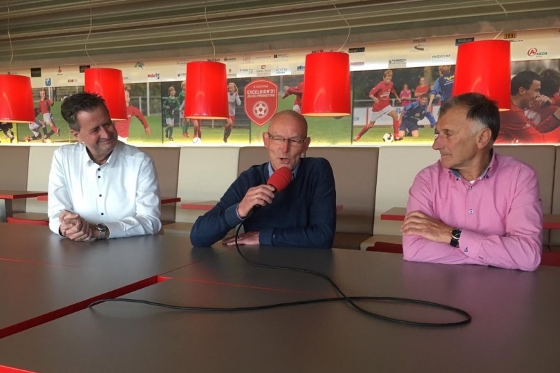 Foto bij Weekjournaal met o.a. Henny Altena, Dick Derksen en Seino Voortman