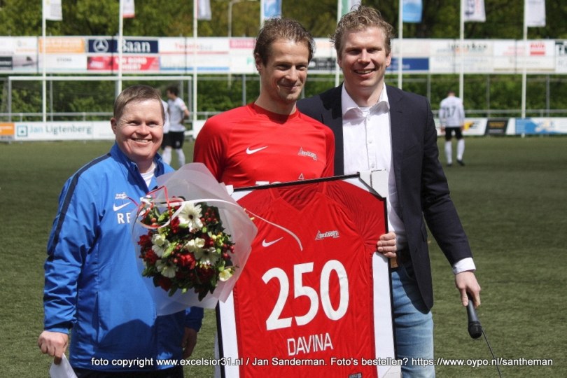 Foto bij Niek Davina 250 wedstrijden in het shirt van Excelsior'31
