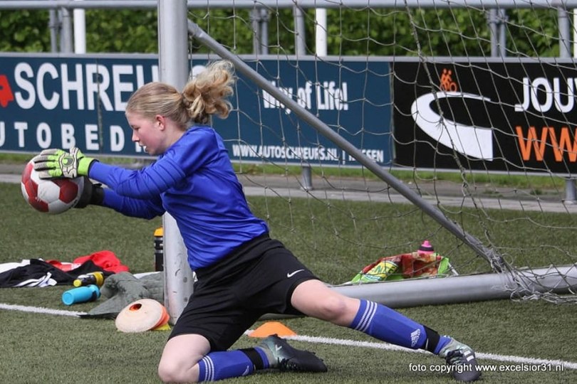 Foto bij Hans Averesch keeperscoördinator meiden- en vrouwenvoetbal bij Excelsior'31