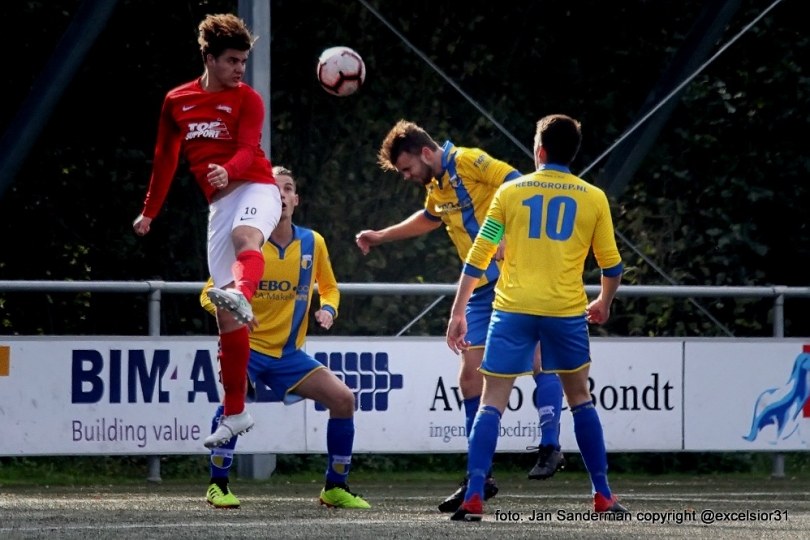 Foto bij Excelsior'31 2 is ook DZC'68 2 de baas (4-1)
