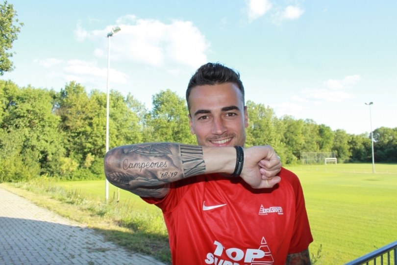 Foto bij Joost Krijns, Jasper Veltkamp en Jamarro Diks blijven bij Excelsior'31