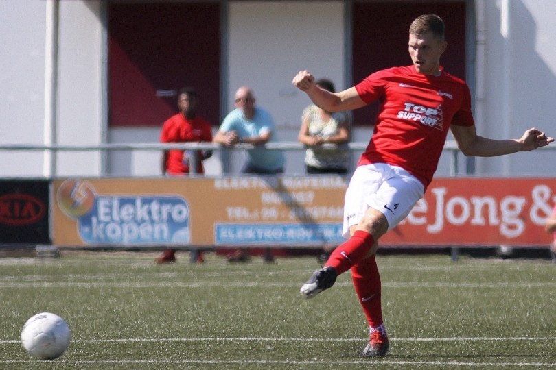 Foto bij Excelsior'31 langer door met Frank Gerritsen Mulkes en Jasper Groothuis en neemt afscheid van Tom Smoes en Ryan Snelders