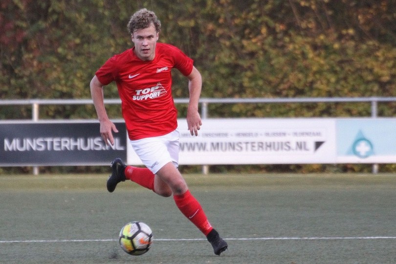 Foto bij Excelsior'31 langer door met Frank Gerritsen Mulkes en Jasper Groothuis en neemt afscheid van Tom Smoes en Ryan Snelders