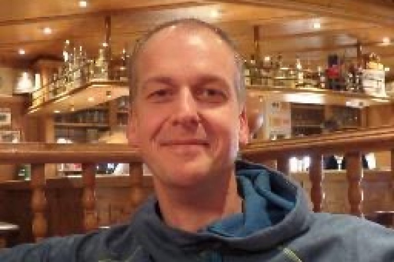 Foto bij Jan Schreurs en drie fysiotherapeuten ook komend seizoen actief bij Excelsior'31