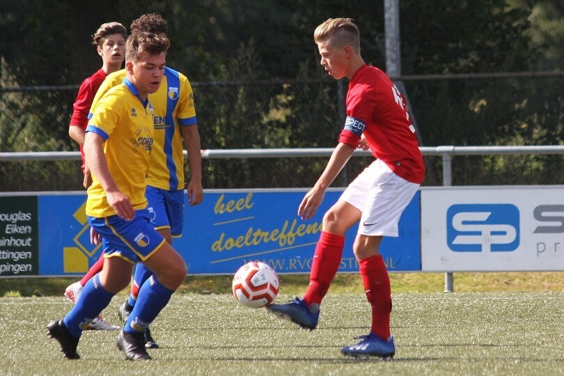 Foto bij Weekjournaal met o.a. Excelsior'31 JO15-1