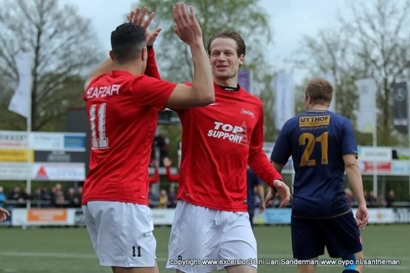 Foto bij Weekjournaal met o.a. Niek Davina en Hakim Ezafzafi