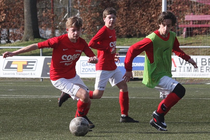 Foto bij Fotoreportages onderlinge oefenduels MO15-1, MO13-1, JO17-2 en JO15-2