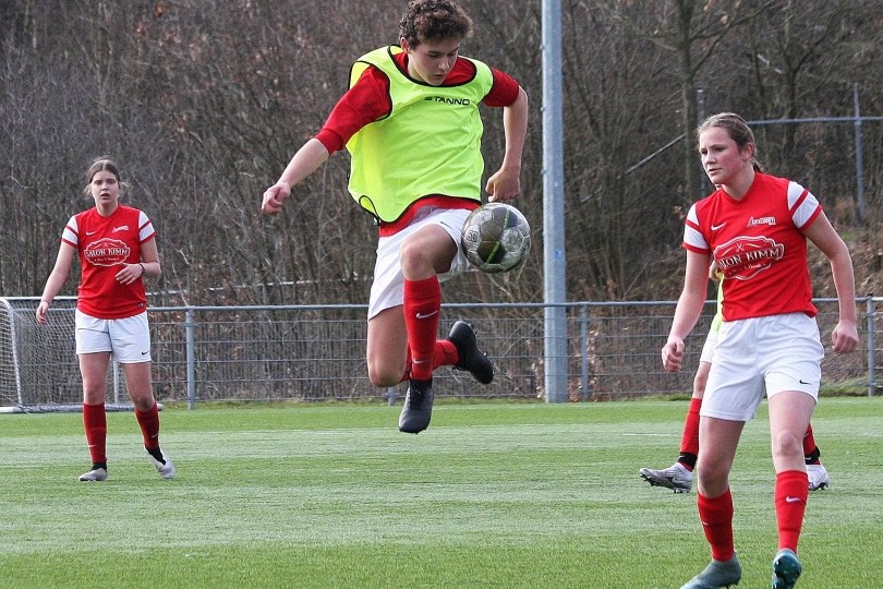 Foto bij Fotoreportage onderlinge oefenduels zaterdag 6 maart