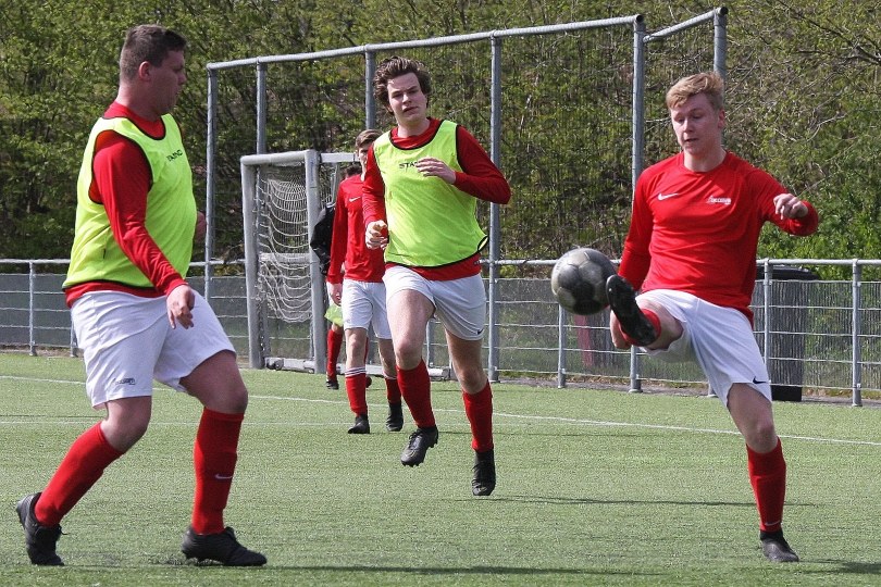 Foto bij Fotoreportage onderlinge oefenduels 24 april