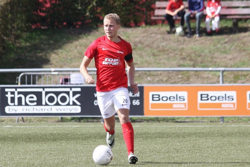 Foto bij Niels Leemhuis langer bij Excelsior'31