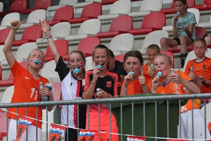 Foto bij Oranjefestival voor meiden groot succes
