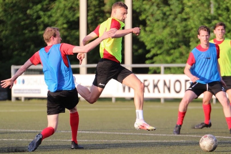 Foto bij Weekjournaal met Excelsior'31 1, latje trap en Vrouwen 1