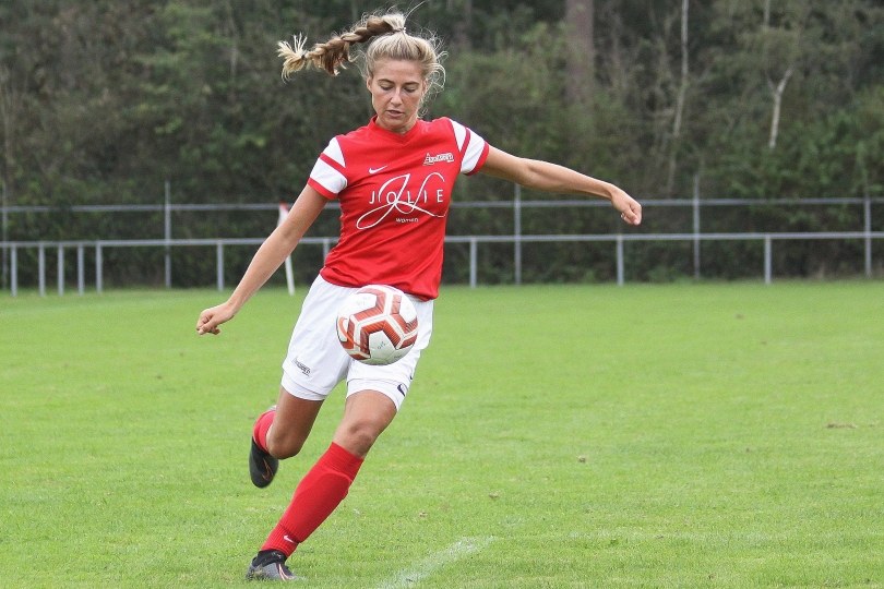 Foto bij Weekjournaal met Excelsior'31 1, latje trap en Vrouwen 1