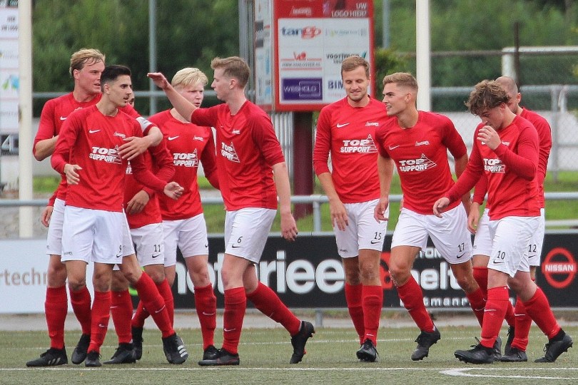 Foto bij Excelsior'31 2 wint derby van Enter Vooruit 2 (4-2)