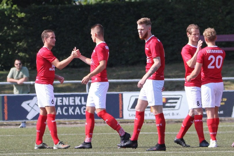 Foto bij Excelsior'31 wint oefenduel van WHC (4-1)