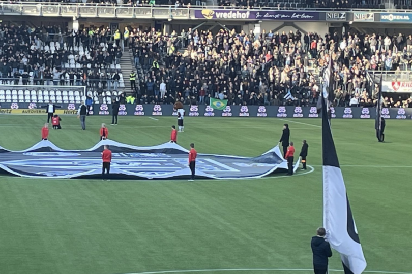 Foto bij Excelsioren beleven mooie voetbalmiddag bij Heracles Almelo