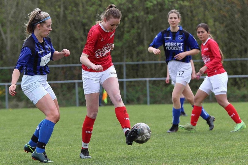 Foto bij Weekjournaal met vrouwenvoetbal, supportersvereniging en eerste elftal