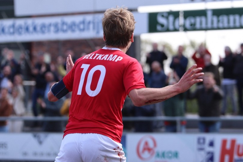 Foto bij Weekjournaal met (speler van het jaar) Jasper Veltkamp