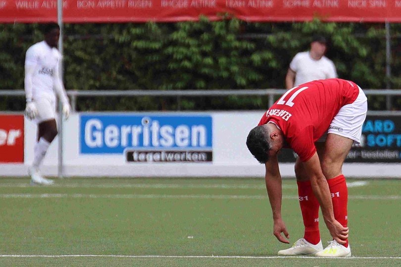 Foto bij Excelsior'31 hekkensluiter na nederlaag bij Harkemase Boys (0-2)