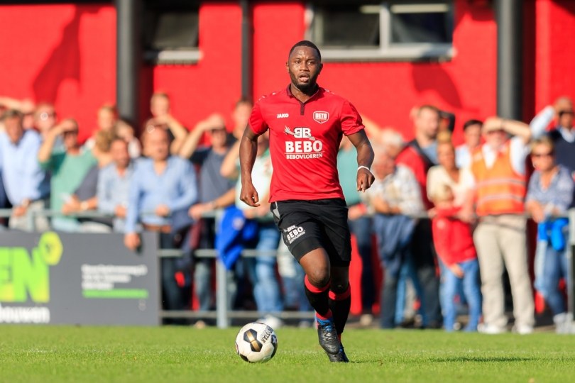 Foto bij Excelsior'31 legt Coplan Soumaoro vast