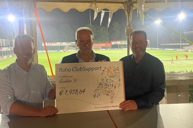 Foto bij Rabo ClubSupport actie levert &euro;1978,64 op voor Excelsior'31