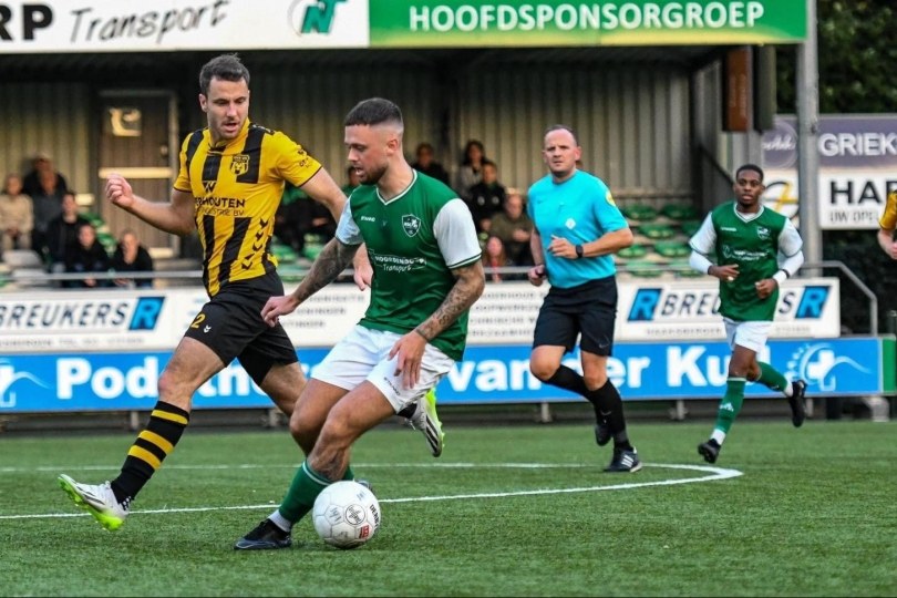 Foto bij Yannik De Vries van HSC&rsquo;21 naar Excelsior&rsquo;31