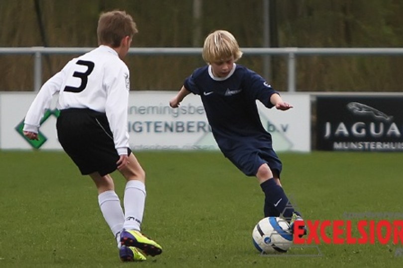 Foto bij Excelsior'31 onder 11 verslaat leeftijdgenoten van SVZW (4-1)