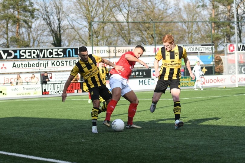 Foto bij Excelsior'31 beleeft kansloze middag bij DVS'33 (4-0)