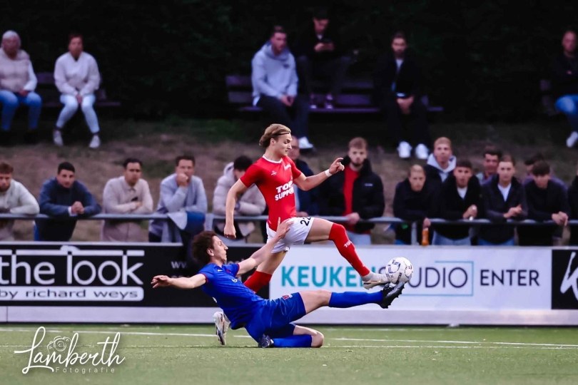 Foto bij Excelsior'31 wint eerste ontmoeting van JOS Watergraafsmeer: 1-0