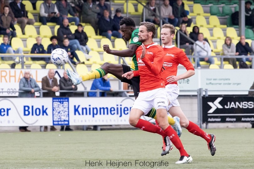 Foto bij Excelsior'31 loopt in Huizen in het mes (4-2)