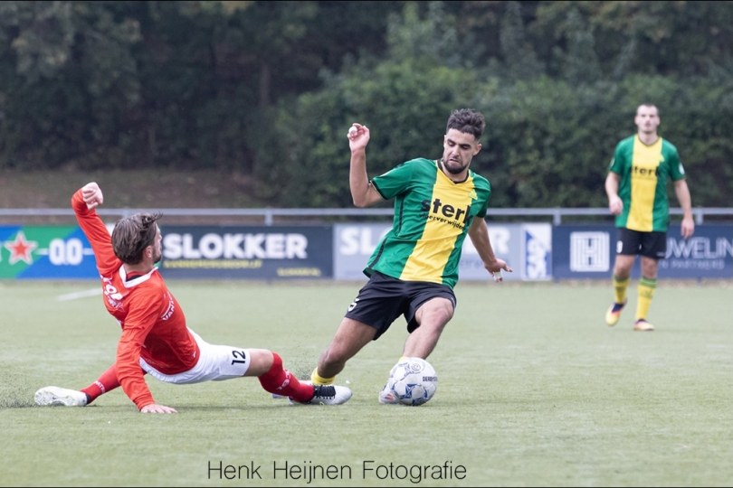 Foto bij Excelsior'31 loopt in Huizen in het mes (4-2)