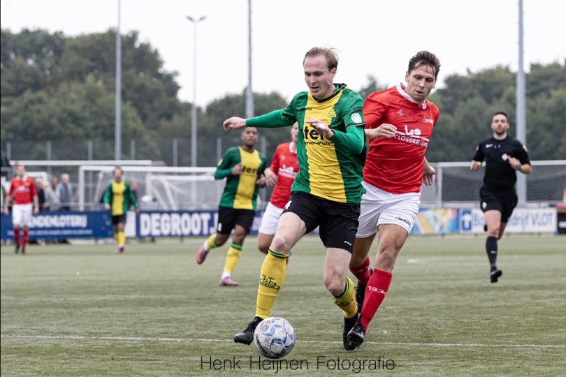 Foto bij Excelsior'31 loopt in Huizen in het mes (4-2)