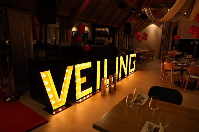 Foto bij Veiling Dinner Show levert €92.170 op voor clubhuis en Support Casper