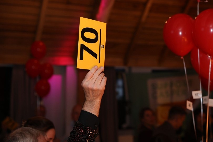 Foto bij Veiling Dinner Show levert €92.170 op voor clubhuis en Support Casper