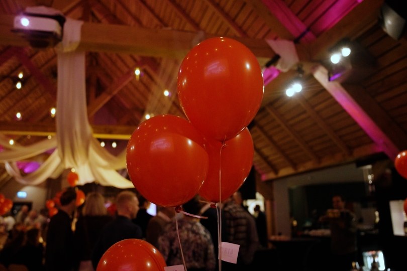 Foto bij Excelsior'31 TV met Veiling Dinner Show & Convenant nieuwbouw clubhuis getekend