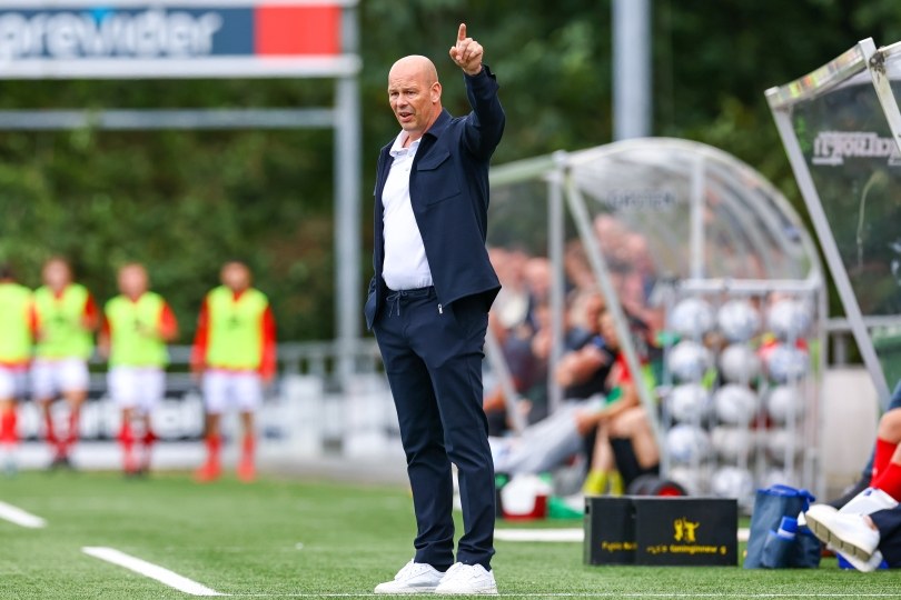 Foto bij Excelsior’31 en hoofdtrainer Michel Steggink aan het einde van dit seizoen uit elkaar