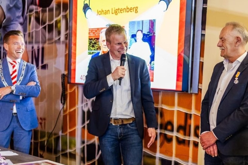 Foto bij Johan Ligtenberg onderscheiden &eacute;n benoemd tot erelid