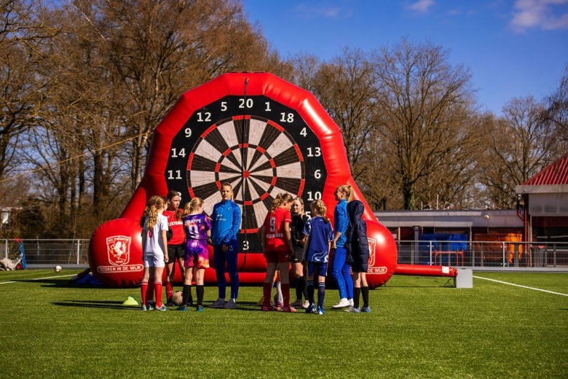 Foto bij FC Twente Vrouwen verzorgen geslaagde clinic op De Koerbelt